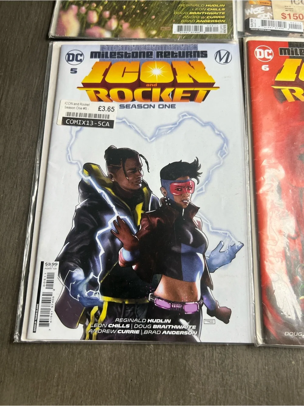 DC Icon and Rocket Comic Book Bundle - Multicolor